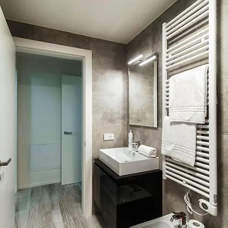 Apartment Palazzo Diaz - By Myhomeincomo
